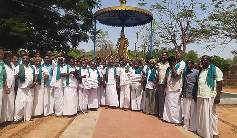 மேகேதாட்டு அணையை முற்றுகையிட தஞ்சையில் இருந்து புறப்பட்ட தமிழக விவசாயிகள்