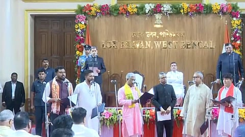 மேற்கு வங்க அமைச்சரவை விரிவாக்கம் - 35 எம்எல்ஏக்கள் அமைச்சர்களாக பதவியேற்பு