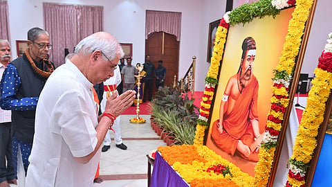 திருவள்ளுவருக்கு காவி பூசுவது ஏற்புடையது அல்ல: அமைச்சர் அருண்ராஜ், எதிர்க்கட்சித் தலைவர் உதயநிதி கண்டனம்
