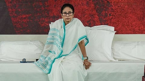 மம்தாவின் கூட்டத்தை புறக்கணித்த 60 திரிணமூல் எம்எல்ஏக்கள்