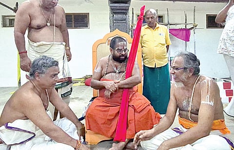 ஸ்ரீவில்லிபுத்தூர் மணவாள மாமுனிகள் சந்நிதியை வானமாமலை ஜீயர் மடத்தின் நிர்வாகிகளிடம் ஒப்படைத்தார் ஸ்ரீ சடகோப ராமானுஜ ஜீயர்.