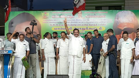 “தவெக அரசின் நாற்காலியில் 2 கால்கள் இரவல் வாங்கப்பட்டது” - இபிஎஸ் பேச்சு