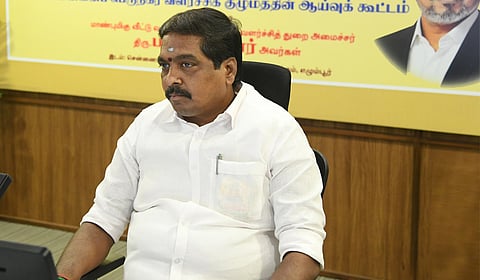 சிஎம்டிஏ வளர்ச்சி திட்டப் பணிகள் குறித்து அமைச்சர் ஆலோசனை