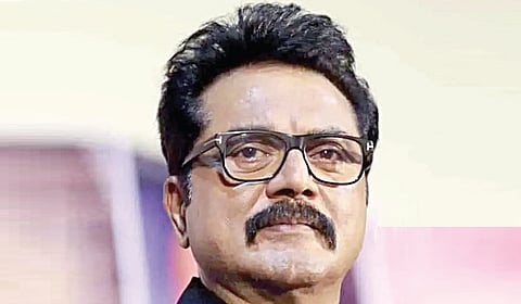 இளைஞர்களை தவறாக வழிநடத்தும் சமூக ஊடகங்கள்: நடிகர் சரத்குமார் வேதனை