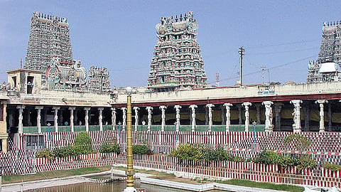 மீனாட்சி அம்மன் கோயிலில் தரிசனத்துக்கு முறைகேடாக வசூல்