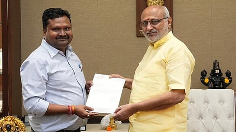 திரிணமூல் காங்கிரஸ் கட்சியின் மாநிலங்களவை எம்.பி. பிரகாஷ் சிங் பரைக், தனது ராஜினாமா கடிதத்தை, மாநிலங் களவை தலைவரும், குடியரசுத் துணைத் தலைவருமான சி.பி.ராதாகிருஷ்ணனிடம் நேற்று வழங்கினார்.