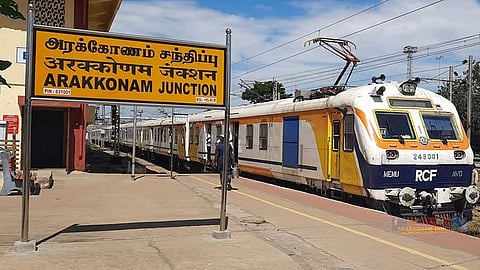 அரக்கோணம் யார்டில் மறுசீரமைப்பு பணி: 57 மின்சார ரயில்களின் சேவையில் மாற்றம்