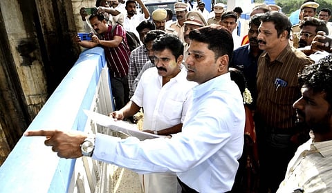விரைவில் முழுவீச்சில் வைகை அணையை தூர்வாரும் பணி: அமைச்சர் நிர்மல்குமார்