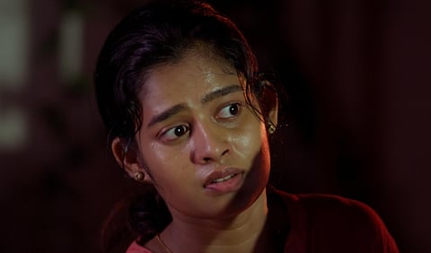நிழல்: திரைப் பார்வை - மறுக்கப்பட்ட நீதியின் ‘நிழல்’
