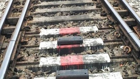 வடக்கு மற்றும் மேற்கு ரயில்வே மண்டலங்களில் ரூ.341 கோடி ‘கவச்' திட்டத்துக்கு அரசு ஒப்புதல்