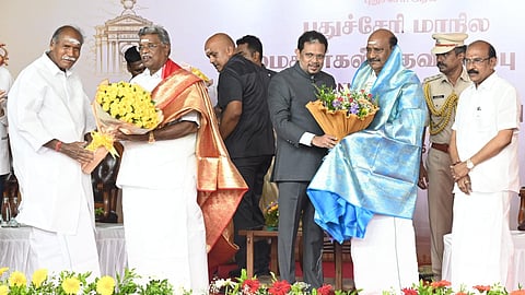 புதிதாக பொறுப்பேற்ற 3 அமைச்சர்களுடன் துணைநிலை ஆளுநர் கைலாஷ்நாதன், முதல்வர் ரங்கசாமி