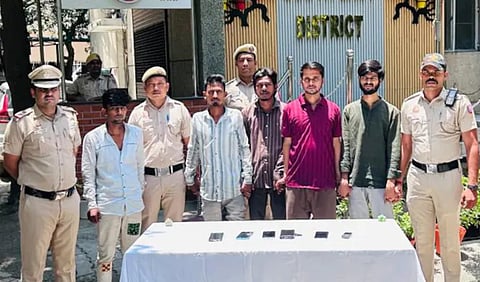 வாட்ஸ் அப் மூலம் குறுந்தகவல் அனுப்பி ஐநாக்ஸ் நிர்வாக இயக்குநர் பெயரில் ரூ.10.4 கோடி மோசடி
