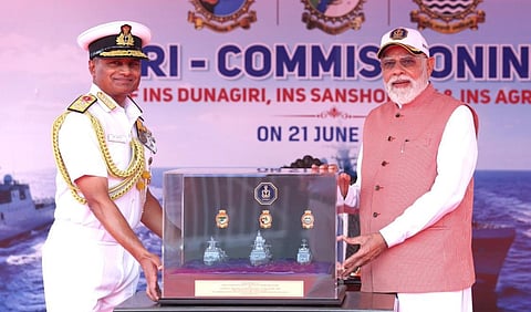 நாட்டுக்கு 3 போர்க் கப்பல்களை அர்ப்பணித்தார் பிரதமர் மோடி
