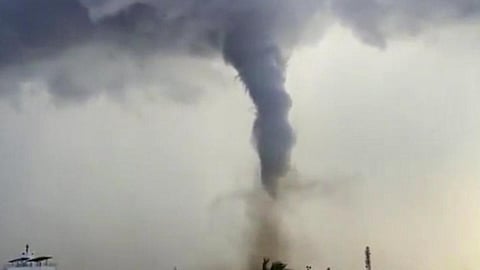 தூத்துக்குடியில் வீசியது எந்த வகை சுழல் காற்று? - எக்ஸ்ப்ளைனர் வீடியோ