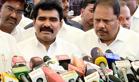 முன்னாள் அமைச்சர்கள் மீது வழக்கு தொடர ஆளுநர் ஒப்புதல் தரவில்லை: அமைச்சர் நிர்மல்குமார் தகவல்