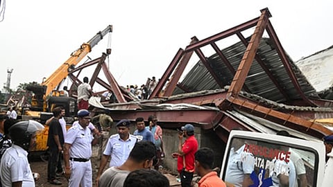 கொல்கத்தாவில் சேமிப்பு கிடங்கு இடிந்த விபத்தில் 3 பேர் உயிரிழப்பு