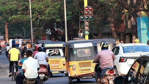 சென்னையில் ரூ.530 கோடி செலவில் மாநகர போக்குவரத்தை மேம்படுத்தும் திட்டம்: ஆகஸ்ட் மாதத்துக்குள் செயல்படுத்த நகராட்சி நிர்வாக செயலர் அறிவுறுத்தல்