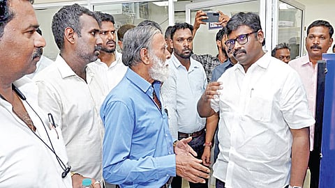 பத்திரப் பதிவின்போது யாருக்கும் பணம் தரவேண்டாம்: அமைச்சர் லோகேஷ் தமிழ்செல்வன் திட்டவட்டம்