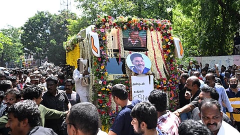 இயக்குநர் பாக்யராஜின் உடல் 72 குண்டுகள் முழங்க அரசு மரியாதையுடன் தகனம்