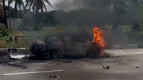 தும்கூரில் காருக்குள் பெட்ரோல் குண்டுவைத்து காதலியைக் கொல்ல முயன்ற காதலன் மரணம்