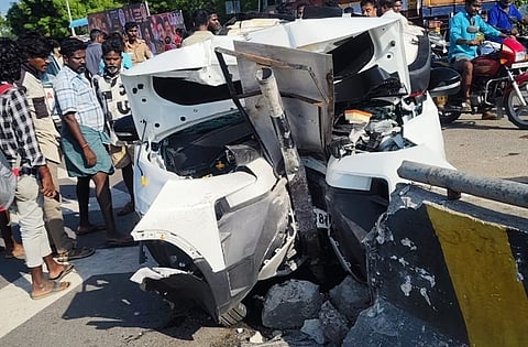 விழுப்புரம் அருகே கார் விபத்தில் 3 பேர் உயிரிழப்பு - இருவர் காயம்