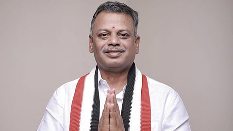 விஜய்க்கு எதிராக போட்டியிட்ட அதிமுக வேட்பாளர் ராஜசேகரன் தவெகவில் இணைந்தார்