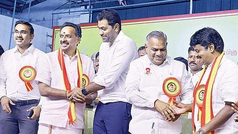 அதிமுகவின் முன்னாள் அமைச்சர்கள் 4 பேர் தவெகவில் இணைந்தனர் - முழு விவரம்