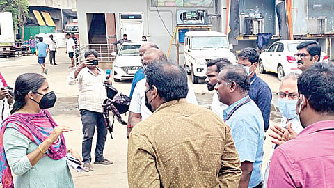 கன்னிகைப்பேர் தனியார் நிறுவனத்தில் இன்று அமோனியா அகற்றும் பணி: முன்னேற்பாடுகள் குறித்து ஆட்சியர் ஆய்வு