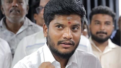 கோயில்களில் முன்பதிவு தரிசன சீட்டு பெற முதியோர்கள், கர்ப்பிணிகளுக்கு முன்னுரிமை: அமைச்சர் ரமேஷ் உத்தரவு