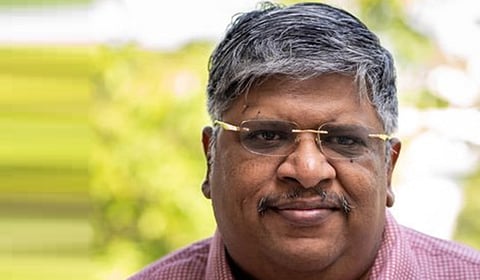 பங்குச் சந்தை ஃபியூச்சர், ஆப்ஷன்ஸில் சில்லறை வர்த்தகர்களுக்கு தடை விதிக்க வேண்டும்: காங்கிரஸ் ஊடகத்துறை தலைவர் வலியுறுத்தல்