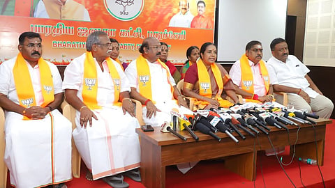 “மேகேதாட்டு விவகாரத்தில் இரு மாநில முதல்வர்கள் பேச என்ன தடை?” - வானதி சீனிவாசன் கேள்வி