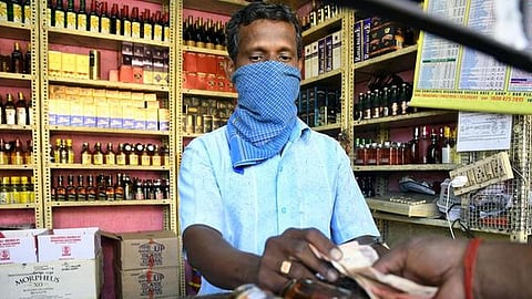 தமிழகத்தில் மதுபானங்களின் விலையை உயர்த்த திட்டம்