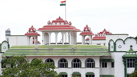 கரூரில் உயிரிழந்தவர்கள் குடும்பத்தினருக்கு அரசு வேலை வழங்க தடை கோரும் மனுவை அவசர வழக்காக விசாரிக்க நீதிமன்றம் மறுப்பு