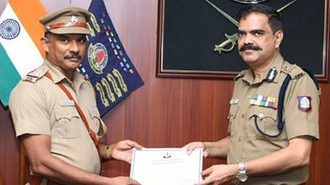 நிலுவை வழக்குகளை விரைந்து முடித்த போலீஸ் அதிகாரிகளுக்கு ஆணையர் பாராட்டு