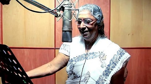 தென்னிந்தியாவின் நைட்டிங்கேல்: பின்னணிப் பாடகி எஸ்.ஜானகி மறைவு
