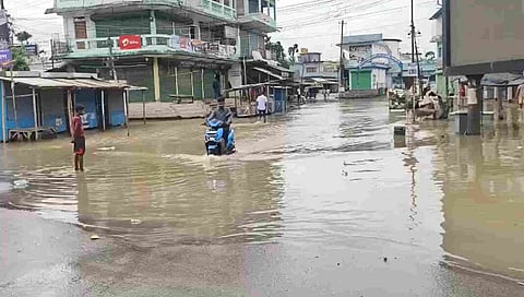 திரிபுரா வெள்ளம்: 11,000 பேர் முகாம்களில் தஞ்சம்