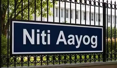முதலீட்டுக்கு உகந்த மாநிலங்கள் பட்டியலில் குஜராத் முதலிடம்; தமிழகத்துக்கு 3-வது இடம்