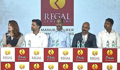 ரீகல் ஜுவல்லர்ஸின் புதிய ஷோரூம் சென்னை தி.நகரில் தொடக்கம் - விளம்பர தூதர்களாக விஜய் சேதுபதி, சிம்ரன் அறிவிப்பு