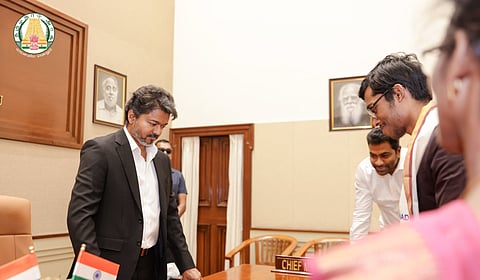 ‘வீரர்களுக்கு அரசு துணை நிற்கும்’ - உலக சதுரங்க நாளை முன்னிட்டு முதல்வர் விஜய் வாழ்த்து
