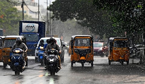 ஜூலை 28 வரை மிதமான மழை வாய்ப்பு; தமிழக உள் மாவட்டங்களில் 5 டிகிரி வெப்பநிலை உயரும்