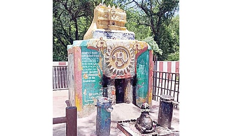 திருவண்ணாமலை கிரிவல பாதையில் உள்ள இடுக்கு பிள்ளையார் கோயில். (கோப்புப்படம்)