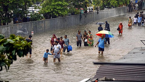 குஜராத்தில் கனமழை, வெள்ளம்: மீட்புப் பணியில் ராணுவம்