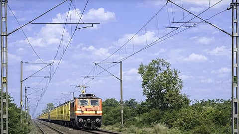 மாதம் 295 கோடியே 70 லட்சம் யூனிட் மின்சாரம் பயன்படுத்தும் ரயில்வே