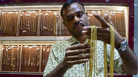 தங்கம் பவுனுக்கு ரூ.560 உயர்வு: வெள்ளி விலையில் மாற்றமில்லை
