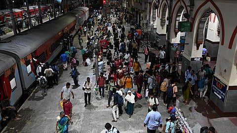 சென்னை எழும்பூரில் இருந்து 9 விரைவு ரயில்களின் சேவையில் மாற்றம்