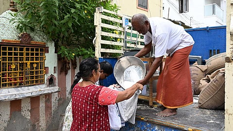 முதியோர் வீடுகளுக்கு ரேஷன் பொருட்கள் விநியோகம்: சென்னையில் நாளை தொடக்கம்