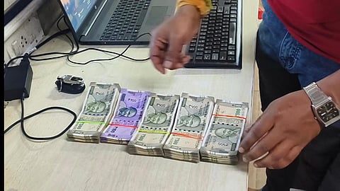 ஓசூர் ஜூஜூவாடி ஆர்டிஓ சோதனைச் சாவடியில் லஞ்ச ஒழிப்புத்துறை சோதனை