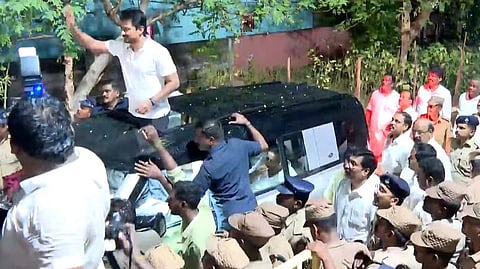 தஞ்சையில் காவல் நிலைய விசாரணைக்குப் பின் உதயநிதி விடுவிப்பு