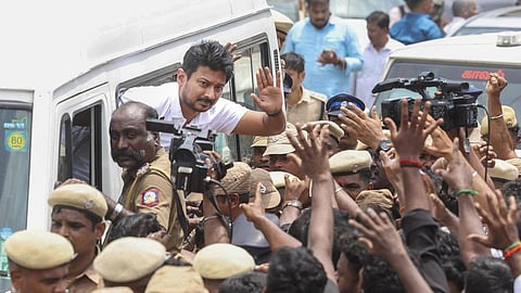 தஞ்சை செங்கிப்பட்டி காவல் நிலையத்தில் உதயநிதி - திமுகவினர் திரண்டதால் பரபரப்பு