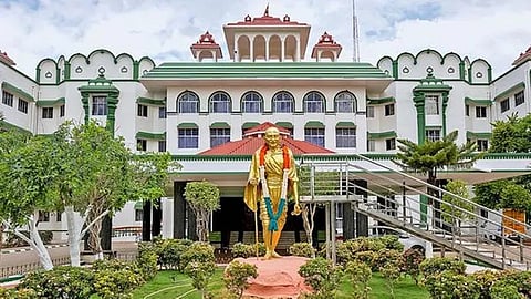 பட்டா நிலத்தில் உடல் அடக்கம் செய்ய அனுமதியில்லை: உயர் நீதிமன்றம்